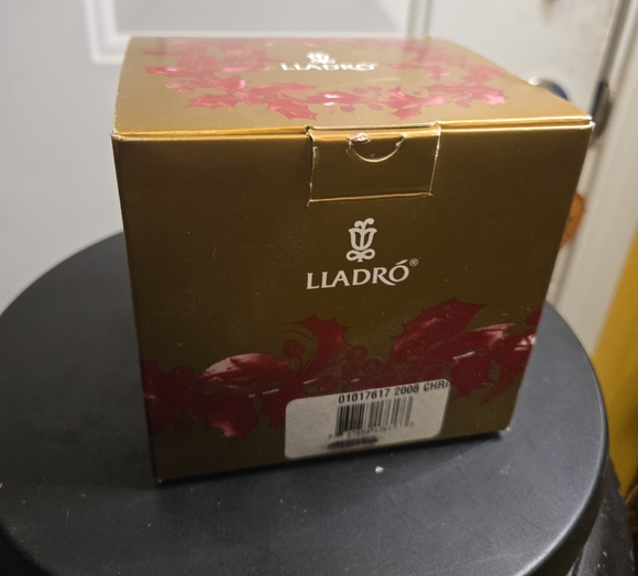 Lladro 2008 Porcelain White Bell Ornament - Picture 2 of 14